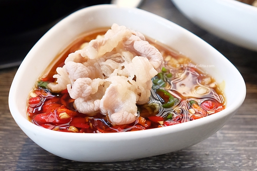 村民食堂 食大鍋 STOCKPOT。讓你胃袋滿到溢出來不用300元，自助吧無限吃到飽，飲料、甜點通通呷免驚！ @蹦啾♥謝蘿莉 La vie heureuse