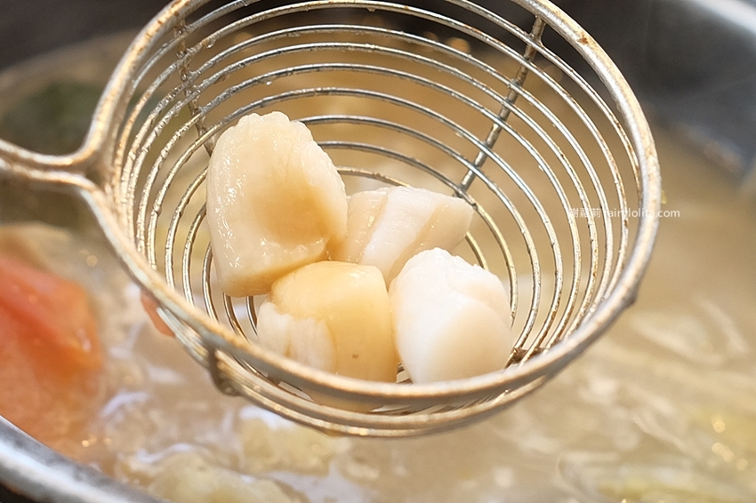 村民食堂 食大鍋 STOCKPOT。讓你胃袋滿到溢出來不用300元，自助吧無限吃到飽，飲料、甜點通通呷免驚！ @蹦啾♥謝蘿莉 La vie heureuse