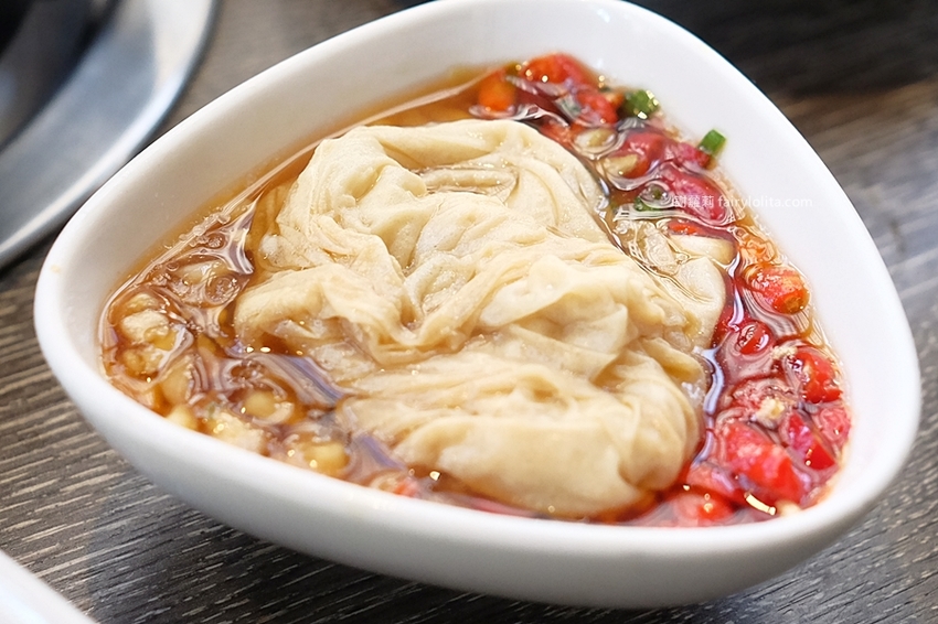 村民食堂 食大鍋 STOCKPOT。讓你胃袋滿到溢出來不用300元，自助吧無限吃到飽，飲料、甜點通通呷免驚！ @蹦啾♥謝蘿莉 La vie heureuse