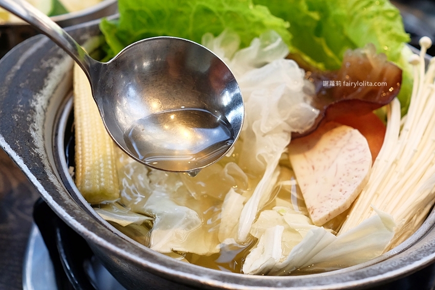 村民食堂 食大鍋 STOCKPOT。讓你胃袋滿到溢出來不用300元，自助吧無限吃到飽，飲料、甜點通通呷免驚！ @蹦啾♥謝蘿莉 La vie heureuse
