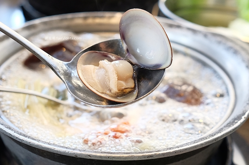 村民食堂 食大鍋 STOCKPOT。讓你胃袋滿到溢出來不用300元，自助吧無限吃到飽，飲料、甜點通通呷免驚！ @蹦啾♥謝蘿莉 La vie heureuse