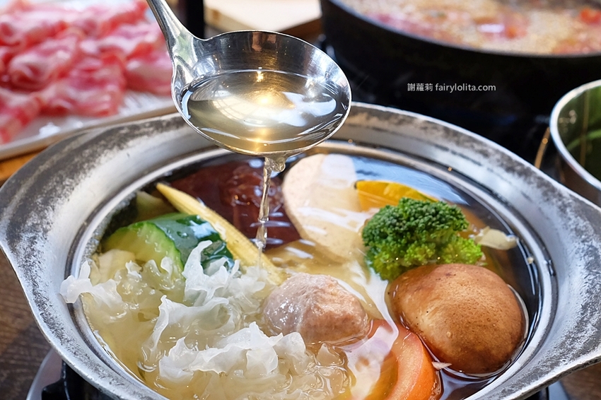 村民食堂 食大鍋 STOCKPOT。讓你胃袋滿到溢出來不用300元，自助吧無限吃到飽，飲料、甜點通通呷免驚！ @蹦啾♥謝蘿莉 La vie heureuse