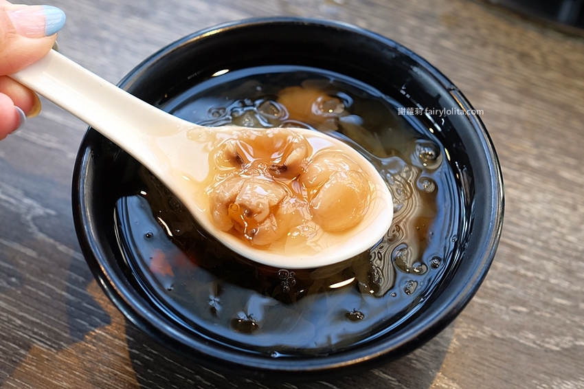 村民食堂 食大鍋 STOCKPOT。讓你胃袋滿到溢出來不用300元，自助吧無限吃到飽，飲料、甜點通通呷免驚！ @蹦啾♥謝蘿莉 La vie heureuse