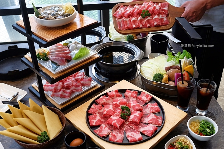 村民食堂 食大鍋 STOCKPOT。讓你胃袋滿到溢出來不用300元，自助吧無限吃到飽，飲料、甜點通通呷免驚！ @蹦啾♥謝蘿莉 La vie heureuse