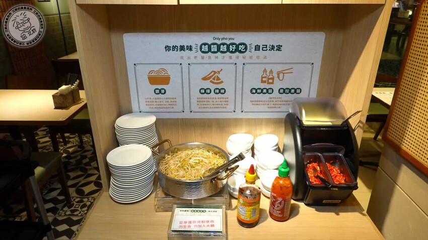 南港車站越亮越南料理!超道地火車頭河粉 皇朝火鍋等你來吃。