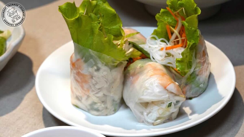 南港車站越亮越南料理!超道地火車頭河粉 皇朝火鍋等你來吃。