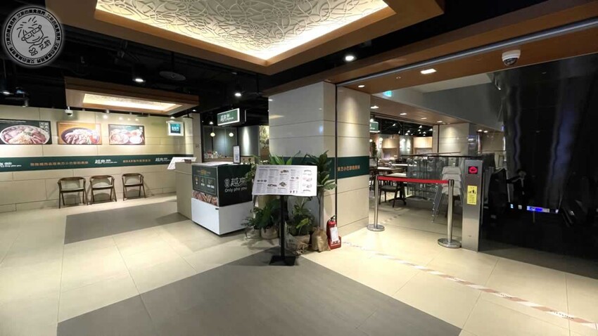 南港車站越亮越南料理!超道地火車頭河粉 皇朝火鍋等你來吃。