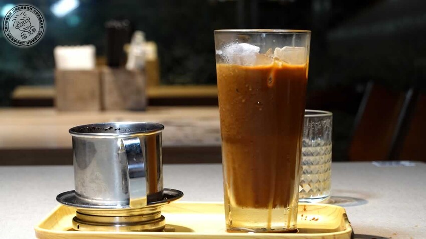 南港車站越亮越南料理!超道地火車頭河粉 皇朝火鍋等你來吃。