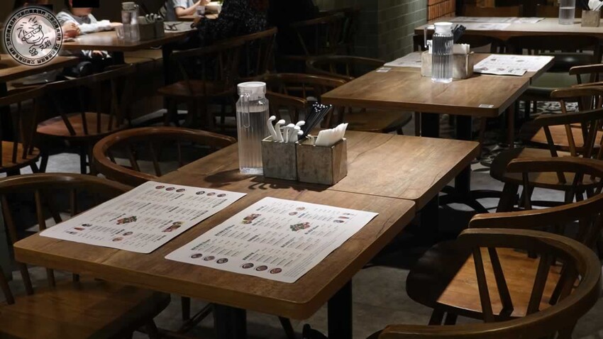 南港車站越亮越南料理!超道地火車頭河粉 皇朝火鍋等你來吃。