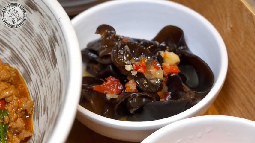 南港車站越亮越南料理!超道地火車頭河粉 皇朝火鍋等你來吃。