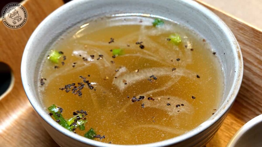 南港車站越亮越南料理!超道地火車頭河粉 皇朝火鍋等你來吃。