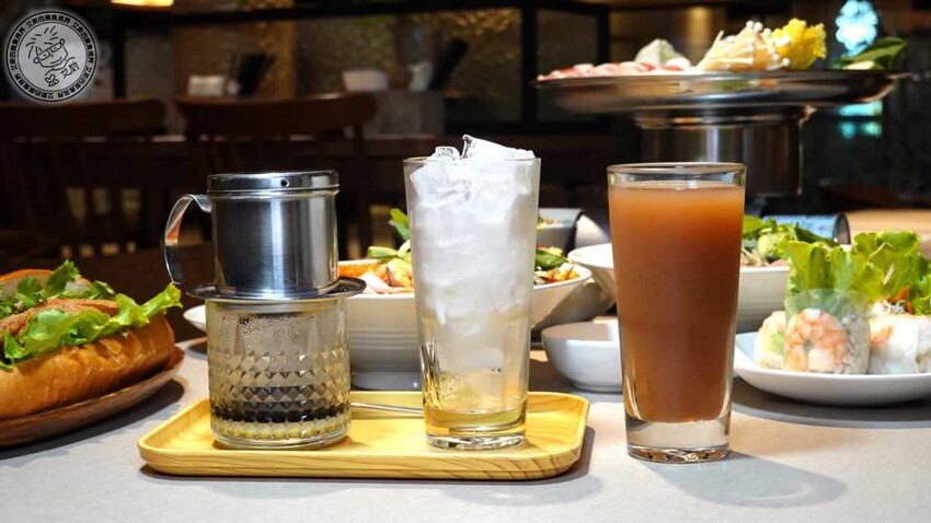 南港車站越亮越南料理!超道地火車頭河粉 皇朝火鍋等你來吃。