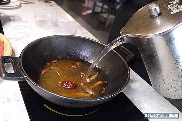 中山區火鍋【一品府御膳鍋物】香氣逼人的麻油鍋&香濃起司牛奶鍋/錦州街火鍋推薦/台北美食