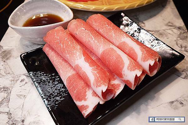 中山區火鍋【一品府御膳鍋物】香氣逼人的麻油鍋&香濃起司牛奶鍋/錦州街火鍋推薦/台北美食