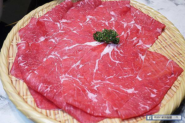 中山區火鍋【一品府御膳鍋物】香氣逼人的麻油鍋&香濃起司牛奶鍋/錦州街火鍋推薦/台北美食