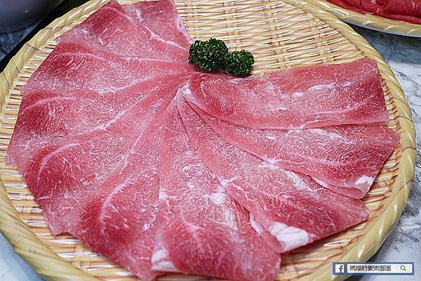 中山區火鍋【一品府御膳鍋物】香氣逼人的麻油鍋&香濃起司牛奶鍋/錦州街火鍋推薦/台北美食