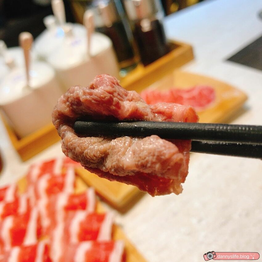 大安區平價小火鍋，便宜價格吃到高級肉品。高質感裝潢、多肉植物佈置～丹尼的吃喝玩樂～