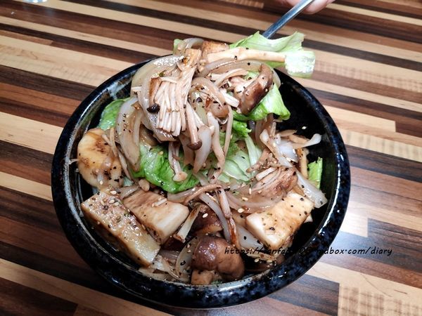 【中和居酒屋】招酒晚五izakaya #串燒 #生啤酒 #鍋物 #燒烤 #中和美食 #南勢角站 (6).jpg