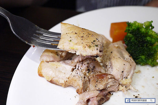 新莊牛排【辛巴原味炭烤牛排】振興加碼送和牛/用三倍券搶好康/歡樂吧自助無限