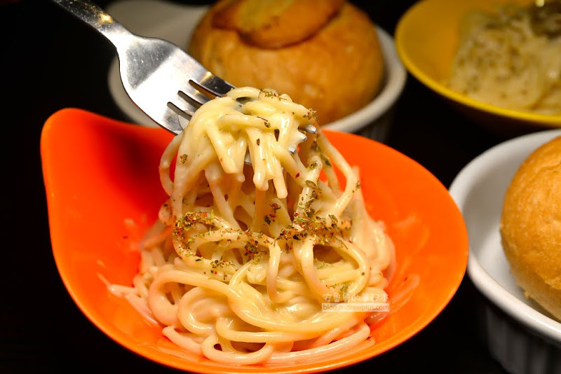 辛巴原味炭烤牛排-靠近輔大站的新莊牛排,歡樂自助吧法式麵包盅玉米濃湯吃到飽