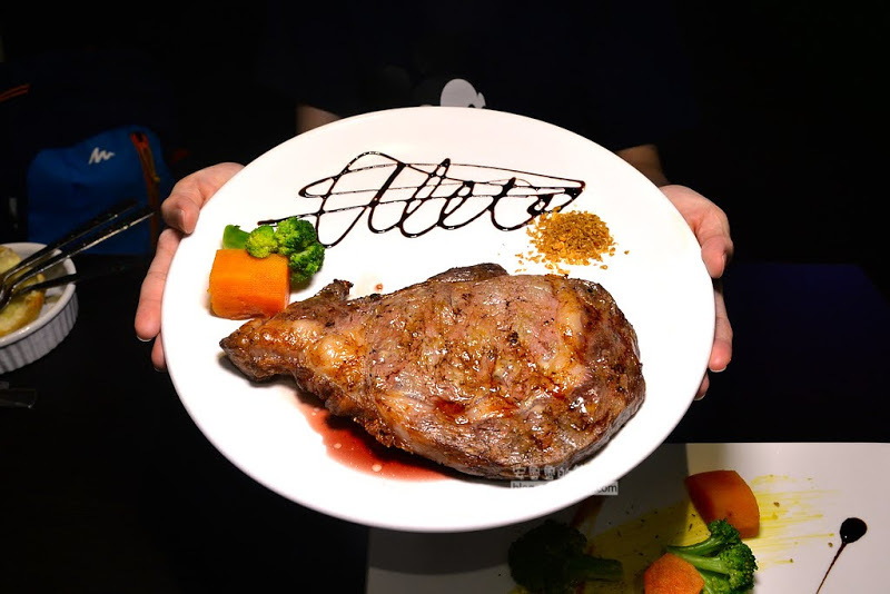 辛巴原味炭烤牛排-靠近輔大站的新莊牛排,歡樂自助吧法式麵包盅玉米濃湯吃到飽