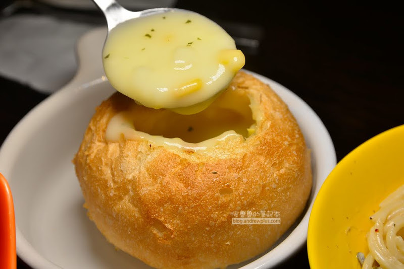 辛巴原味炭烤牛排-靠近輔大站的新莊牛排,歡樂自助吧法式麵包盅玉米濃湯吃到飽