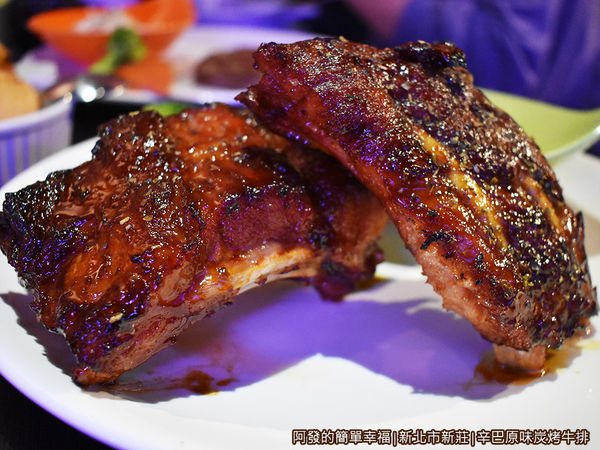 辛巴原味炭烤牛排33-炭烤豬肋六肋-特寫.JPG