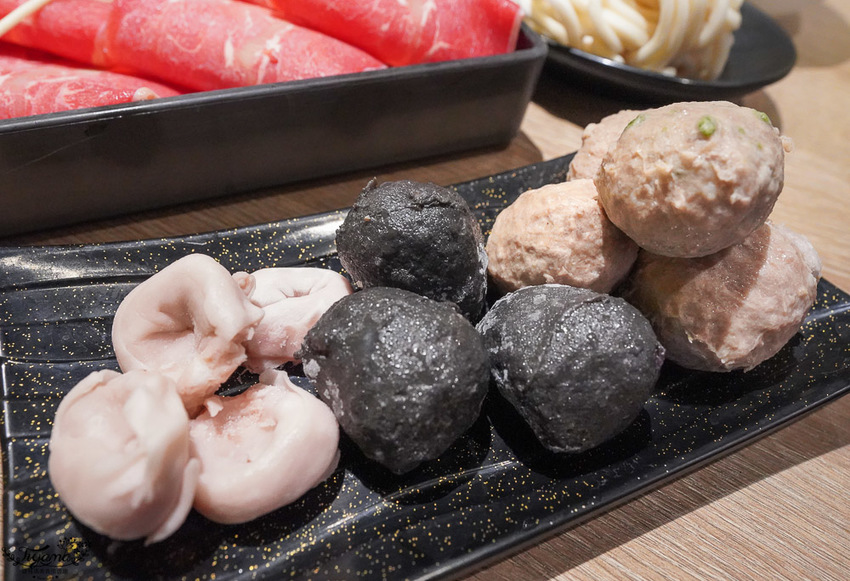 嘉義火鍋，上上籤吉品涮涮鍋~肉控最愛，11盎司大肉盤火鍋套餐只要268元，飲料任你暢飲！ - 緹雅瑪 美食旅遊趣