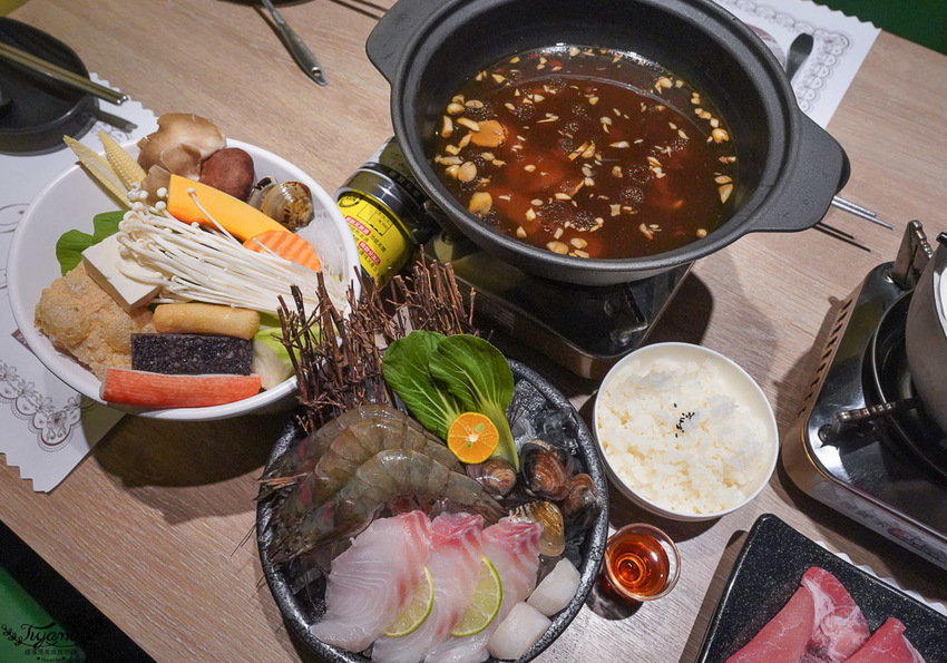 嘉義火鍋，上上籤吉品涮涮鍋~肉控最愛，11盎司大肉盤火鍋套餐只要268元，飲料任你暢飲！ - 緹雅瑪 美食旅遊趣