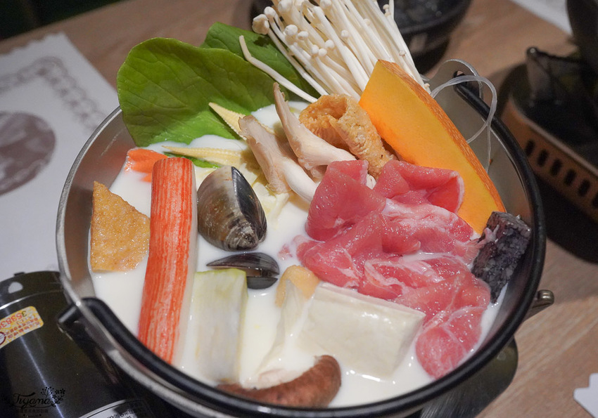 嘉義火鍋，上上籤吉品涮涮鍋~肉控最愛，11盎司大肉盤火鍋套餐只要268元，飲料任你暢飲！ - 緹雅瑪 美食旅遊趣