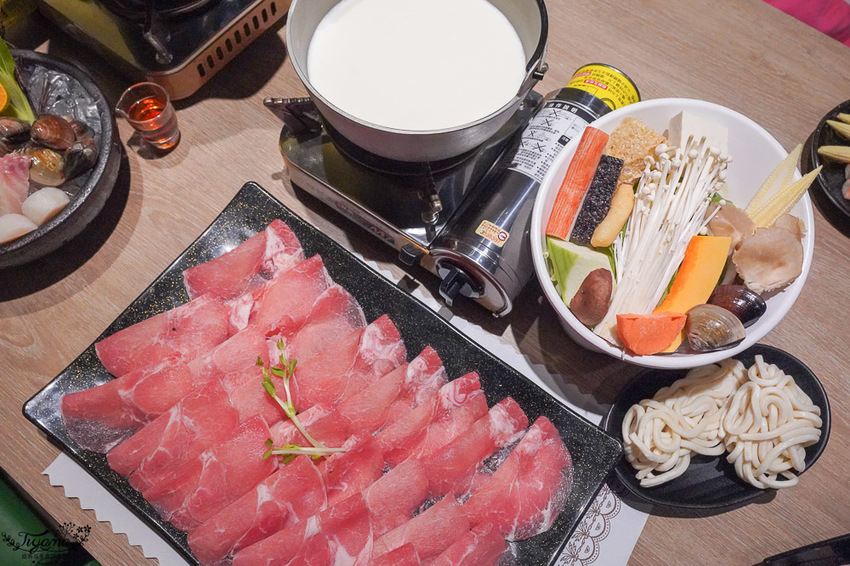 嘉義火鍋，上上籤吉品涮涮鍋~肉控最愛，11盎司大肉盤火鍋套餐只要268元，飲料任你暢飲！ - 緹雅瑪 美食旅遊趣