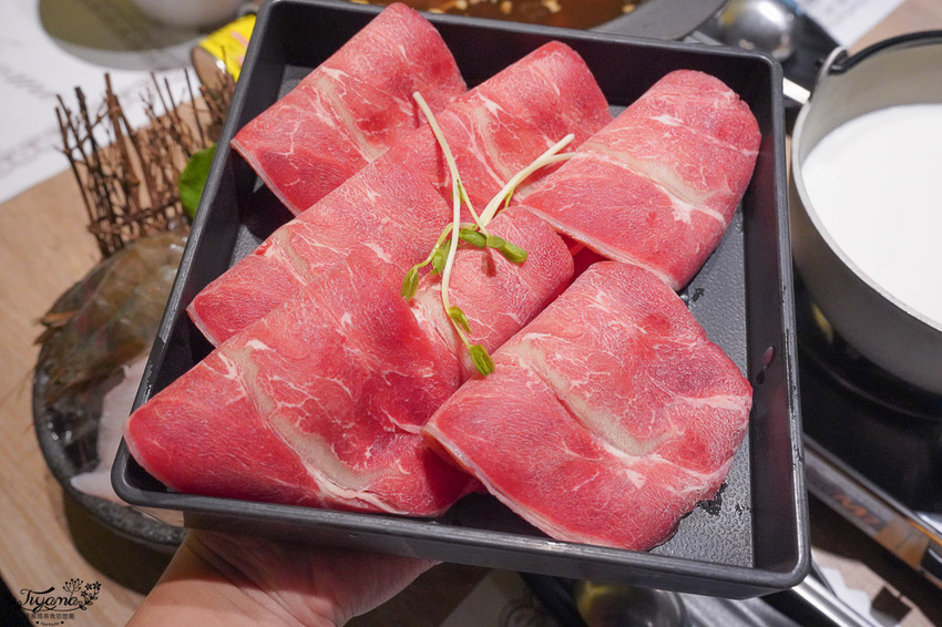 嘉義火鍋，上上籤吉品涮涮鍋~肉控最愛，11盎司大肉盤火鍋套餐只要268元，飲料任你暢飲！ - 緹雅瑪 美食旅遊趣