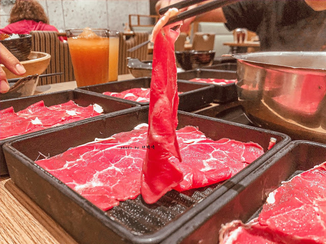 【台中 西屯】涮乃葉-日式涮涮鍋吃到飽(福科店)🍲平日午餐只要$378起就能吃到飽,除了火鍋,裡頭咖哩飯也很不錯,霜淇淋更是令人回味😋