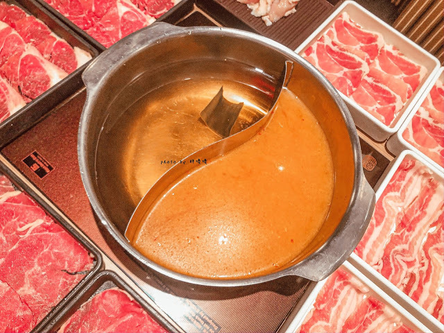 【台中 西屯】涮乃葉-日式涮涮鍋吃到飽(福科店)🍲平日午餐只要$378起就能吃到飽,除了火鍋,裡頭咖哩飯也很不錯,霜淇淋更是令人回味😋