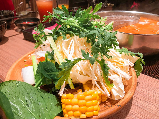 【台中 西屯】涮乃葉-日式涮涮鍋吃到飽(福科店)🍲平日午餐只要$378起就能吃到飽,除了火鍋,裡頭咖哩飯也很不錯,霜淇淋更是令人回味😋