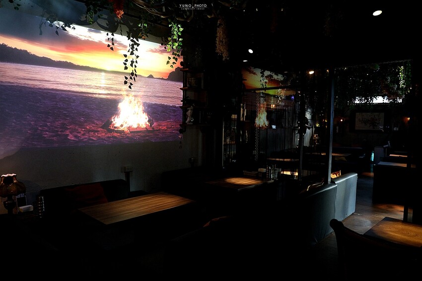 隱身僻靜巷弄裡的老宅微醺感餐酒館!視覺與味覺的華麗饗宴。菜單價位(捷運六張犁站)