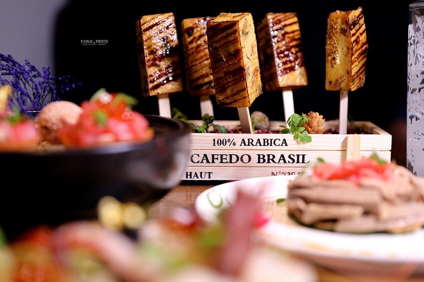 隱身僻靜巷弄裡的老宅微醺感餐酒館!視覺與味覺的華麗饗宴。菜單價位(捷運六張犁站)