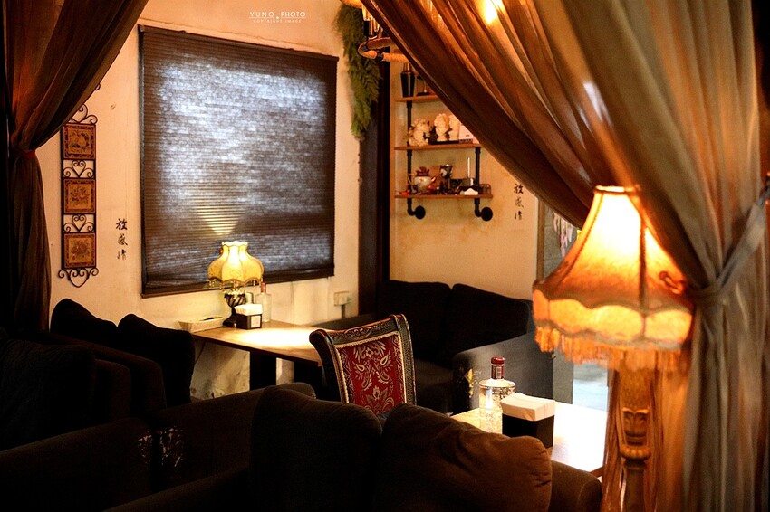 隱身僻靜巷弄裡的老宅微醺感餐酒館!視覺與味覺的華麗饗宴。菜單價位(捷運六張犁站)