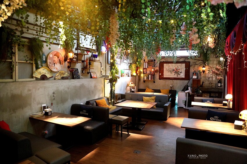 隱身僻靜巷弄裡的老宅微醺感餐酒館!視覺與味覺的華麗饗宴。菜單價位(捷運六張犁站)