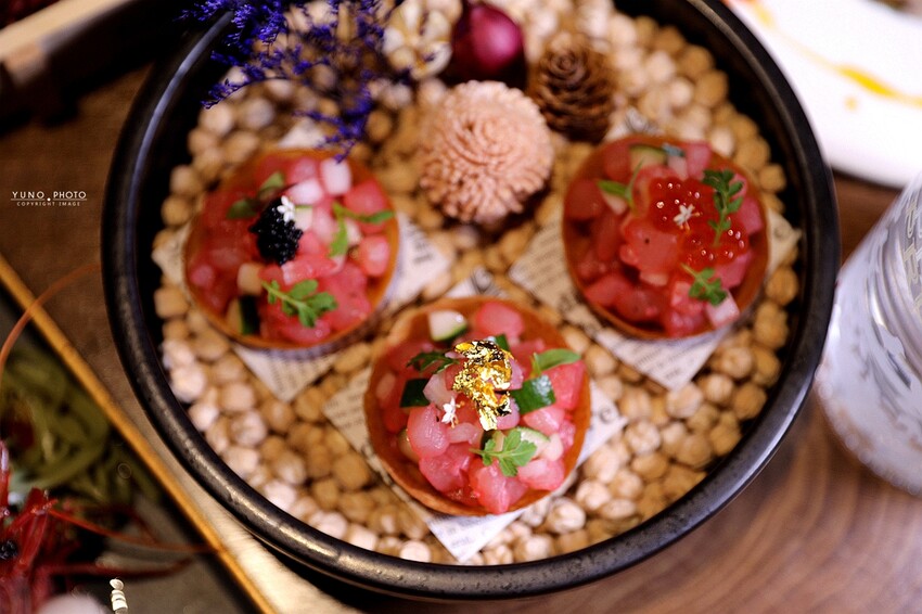 隱身僻靜巷弄裡的老宅微醺感餐酒館!視覺與味覺的華麗饗宴。菜單價位(捷運六張犁站)