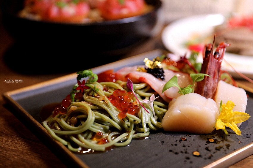 隱身僻靜巷弄裡的老宅微醺感餐酒館!視覺與味覺的華麗饗宴。菜單價位(捷運六張犁站)