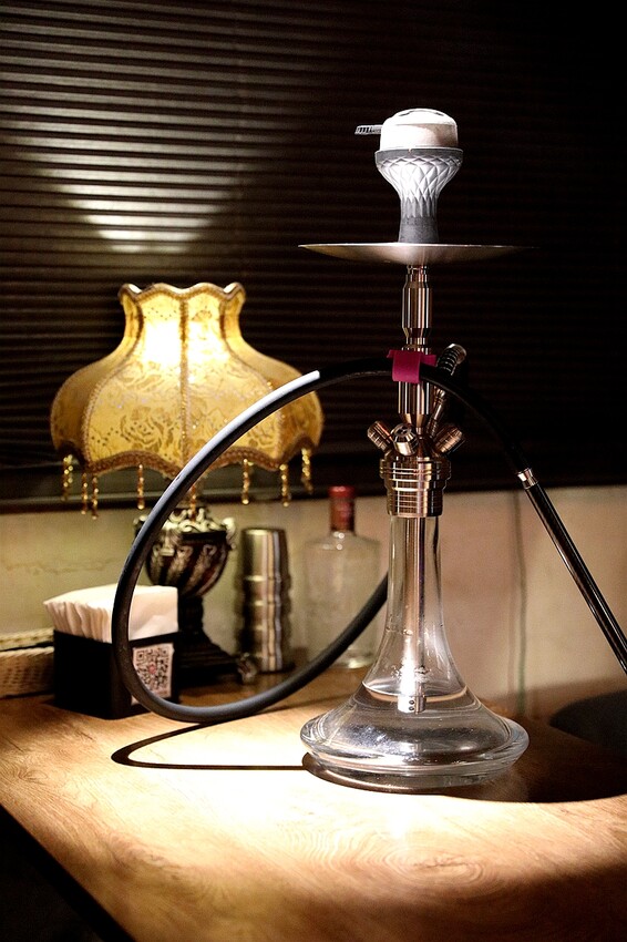 隱身僻靜巷弄裡的老宅微醺感餐酒館!視覺與味覺的華麗饗宴。菜單價位(捷運六張犁站)