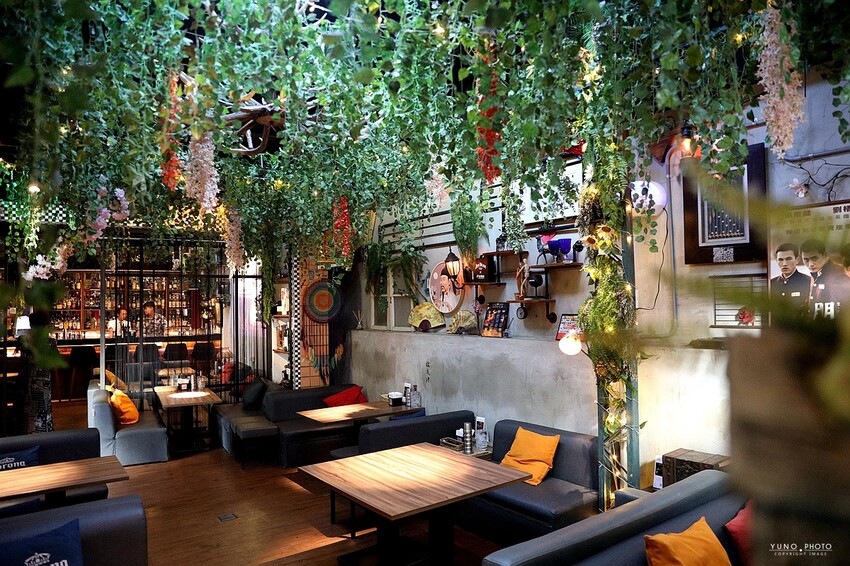 隱身僻靜巷弄裡的老宅微醺感餐酒館!視覺與味覺的華麗饗宴。菜單價位(捷運六張犁站)