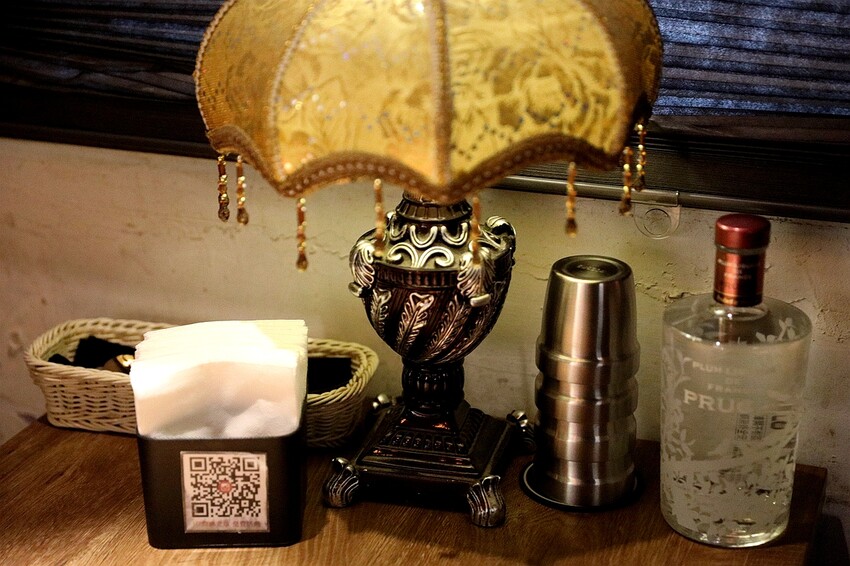 隱身僻靜巷弄裡的老宅微醺感餐酒館!視覺與味覺的華麗饗宴。菜單價位(捷運六張犁站)