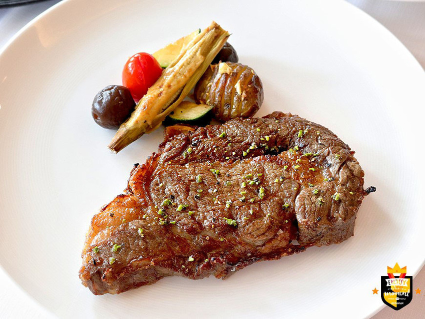 台南牛排/全台首間老屋門市/庭園式獨棟建築/濃濃復古懷舊風/全店使用美國牛/桌邊服務細心周到-「王品牛排台南健康店」