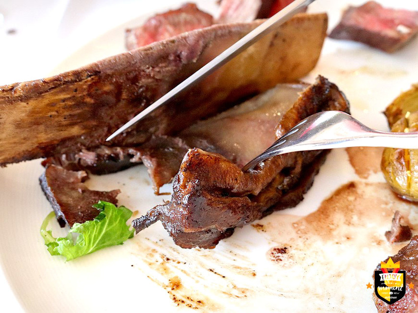 台南牛排/全台首間老屋門市/庭園式獨棟建築/濃濃復古懷舊風/全店使用美國牛/桌邊服務細心周到-「王品牛排台南健康店」