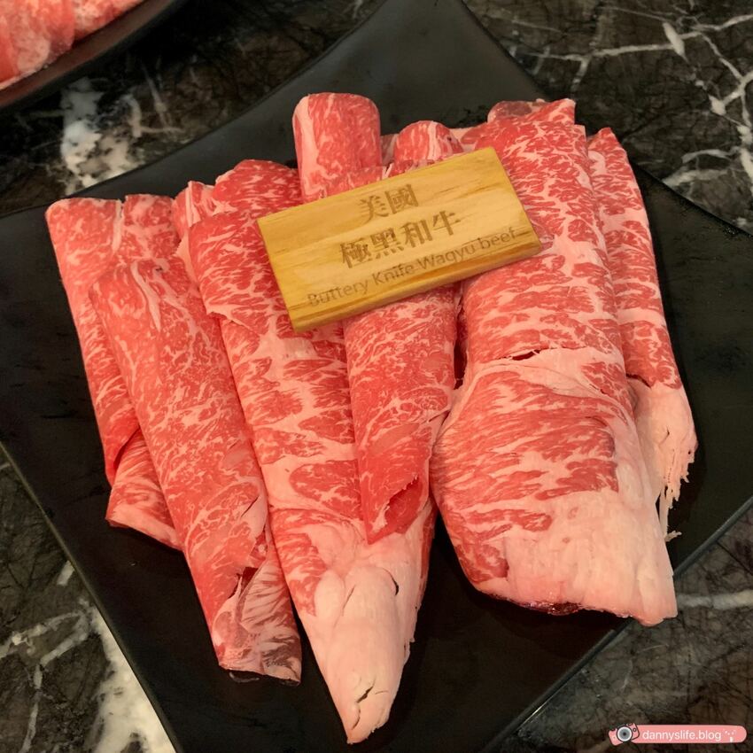 麻辣鴛鴦鍋│豐富自助吧＆高級和牛吃到飽！疫情期間，外帶/外送多人套餐組合優惠～丹尼的吃喝玩樂 dannyslife.blog