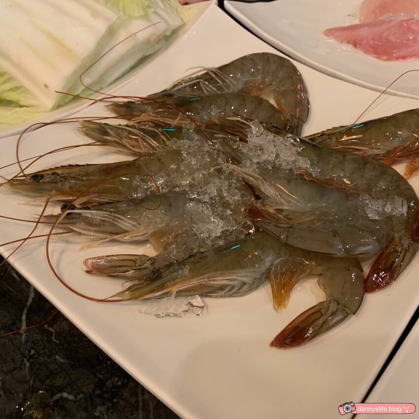 麻辣鴛鴦鍋│豐富自助吧＆高級和牛吃到飽！疫情期間，外帶/外送多人套餐組合優惠～丹尼的吃喝玩樂 dannyslife.blog