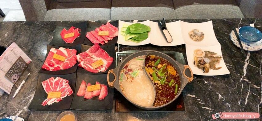 麻辣鴛鴦鍋│豐富自助吧＆高級和牛吃到飽！疫情期間，外帶/外送多人套餐組合優惠～丹尼的吃喝玩樂 dannyslife.blog