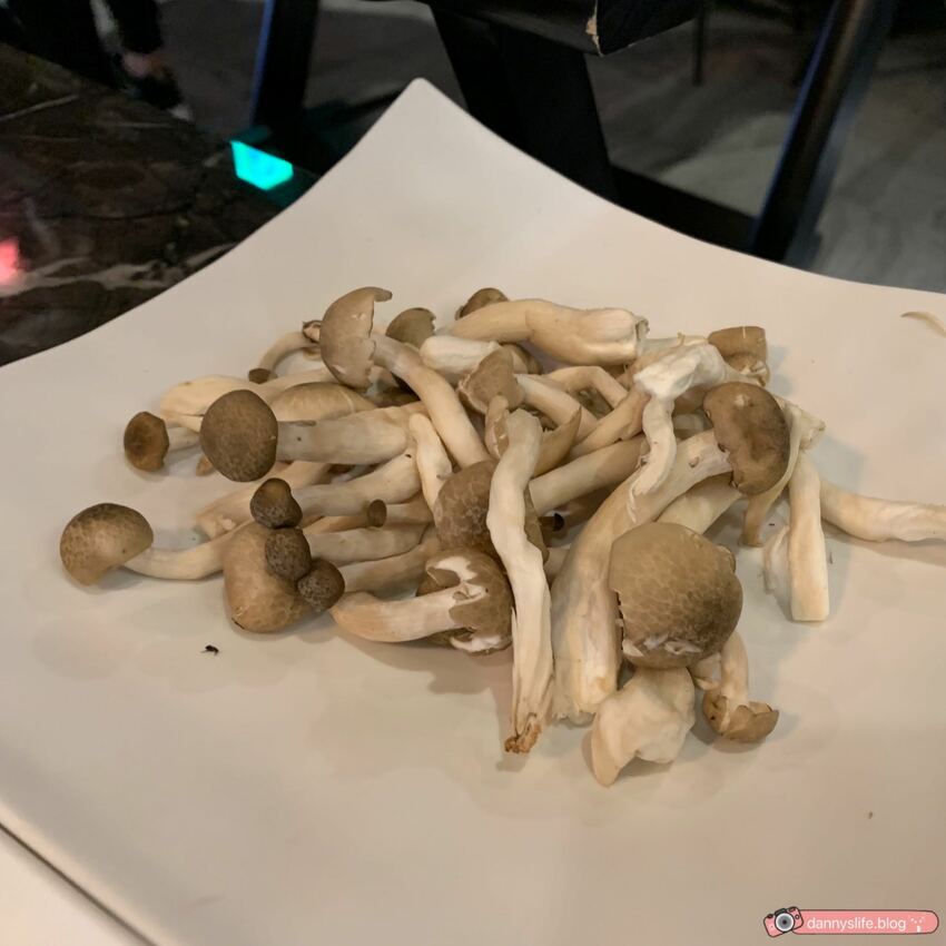 麻辣鴛鴦鍋│豐富自助吧＆高級和牛吃到飽！疫情期間，外帶/外送多人套餐組合優惠～丹尼的吃喝玩樂 dannyslife.blog